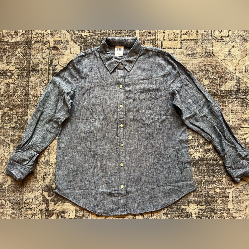 GAP Women's ‘The Easy Shirt’ Blue Button-Up‎ Long Sleeve Shirt Size Medium